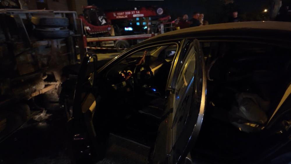 Sancaktepe’de uyuşturucu kazası: Yaralı var, yüklü uyuşturucu bulundu!