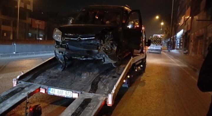 Bursa Yıldırım’da direksiyon hakimiyetini kaybeden sürücü, zincirleme kazaya neden oldu