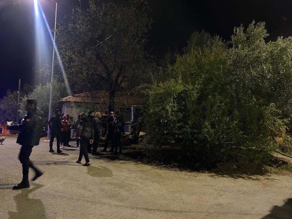 Antalya Serik’te tek katlı evde çıkan yangını itfaiye facia yaşanmadan söndürdü