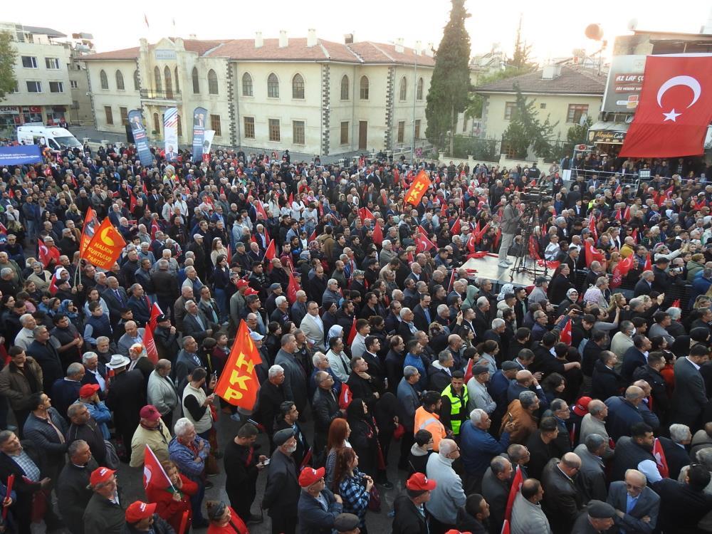 Özgür Özel'den Kilis'te iddialı sözler: "İktidarı değiştireceğiz, vizesiz bir Avrupa getireceğiz"