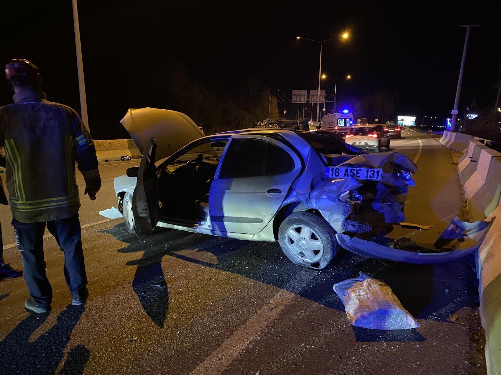 Bursa'da gece yarısı feci kaza, takla atan otomobil 100 metre sürüklendi 2 kişi yaralandı
