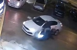 İnegöl'de otomobille motosikletin çarpıştığı kaza anı kamerada