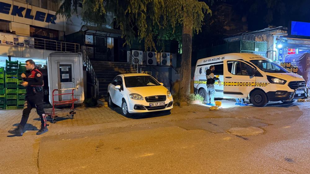 Ataşehir'de 5. kattan düşen genç ağır yaralandı