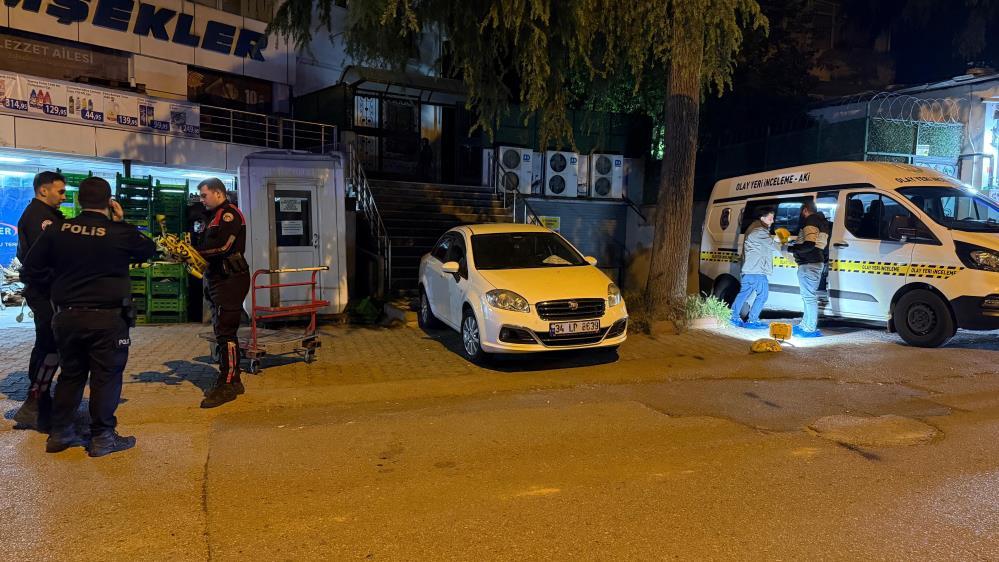 Ataşehir'de 5. kattan düşen genç ağır yaralandı