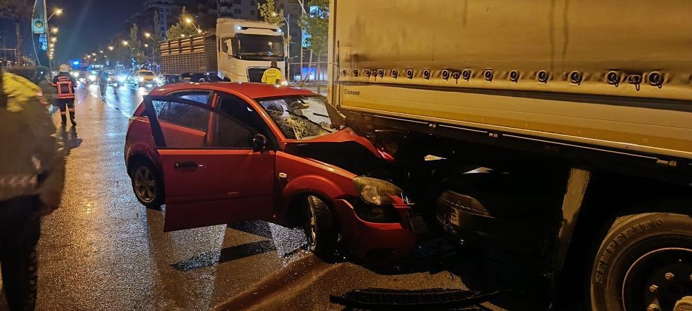 Malatya’da tırla otomobil çarpıştı: 3 yaralı