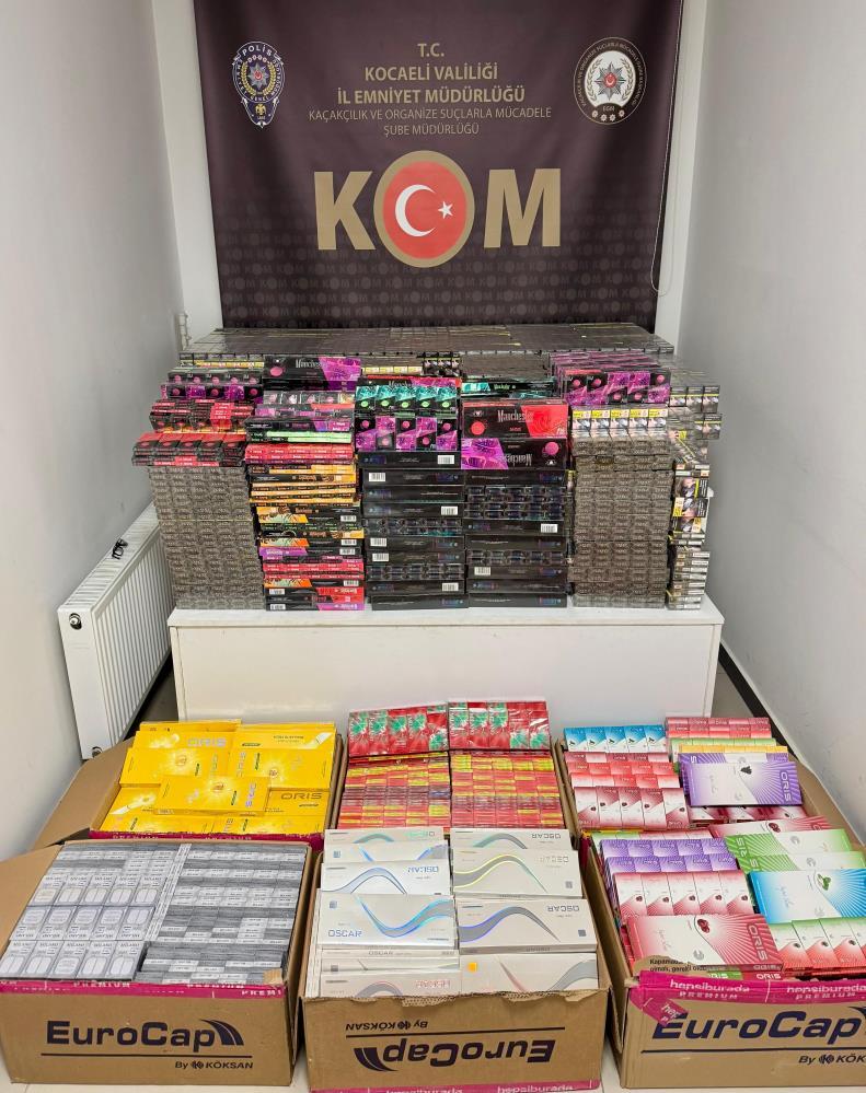 TEM otoyolunda saman balyaları arasında kaçak sigara baskını