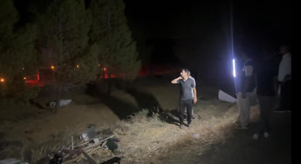 Şanlıurfa’da buğday dolu tır devrildi! Yollar altın sarısına büründü