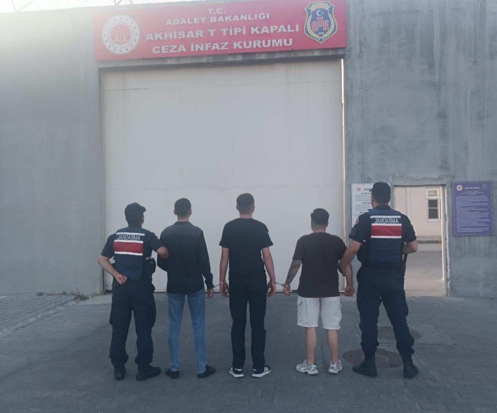 Soma’da jandarma ormanlık alanda saklanan 7 bin uyuşturucu hap ele geçirdi