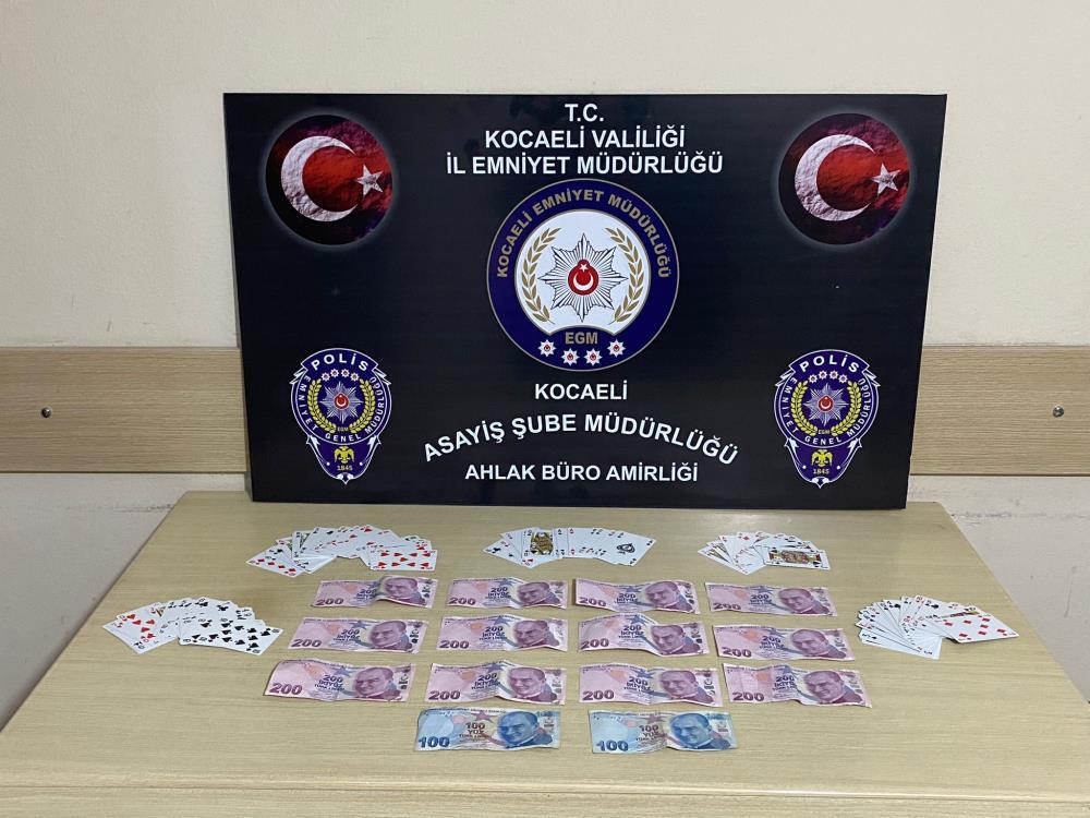 Kocaeli'nde kumar oynayan 9 kişiye 83 bin 223 TL ceza kesildi!