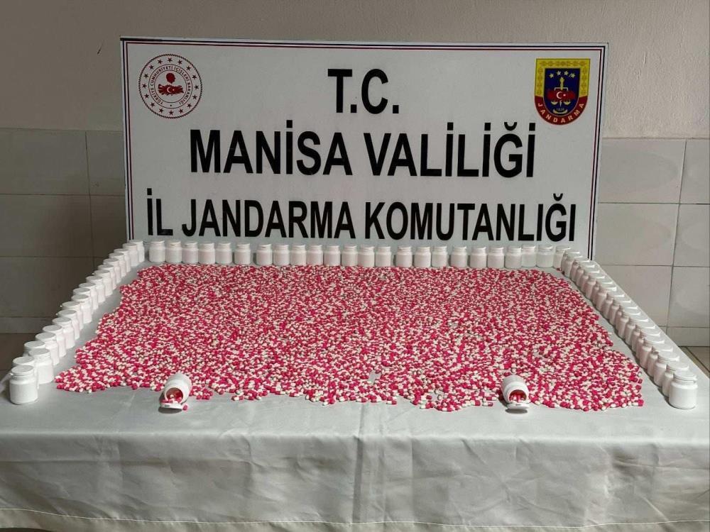Soma’da jandarma ormanlık alanda saklanan 7 bin uyuşturucu hap ele geçirdi