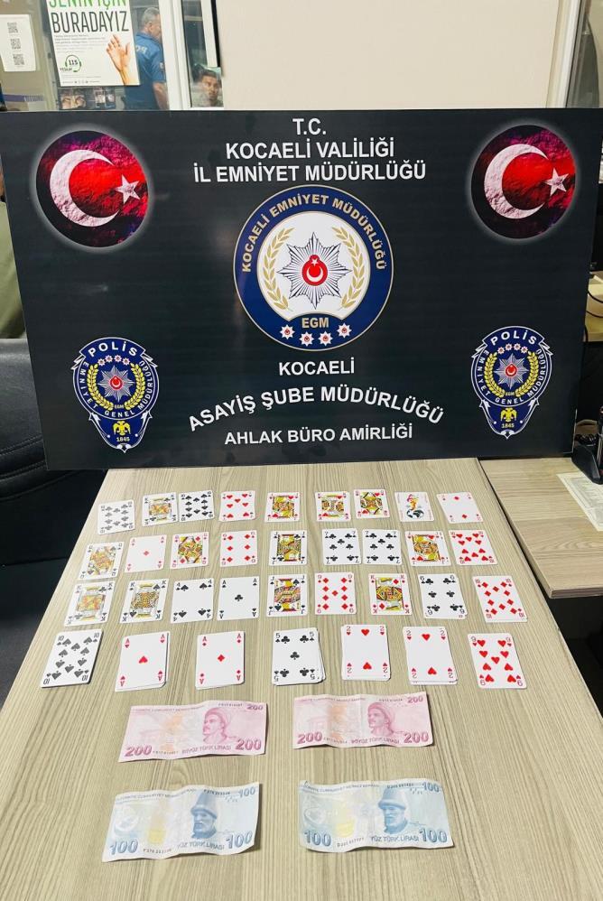 Kocaeli'nde kumar oynayan 9 kişiye 83 bin 223 TL ceza kesildi!