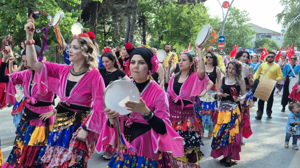 Bartın’da Çilek Festivali coşkusu Aydilge ile yeniden başladı