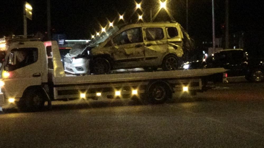 Kars’ta zincirleme kazada 4 araç çarpıştı, 4 kişi yaralandı!