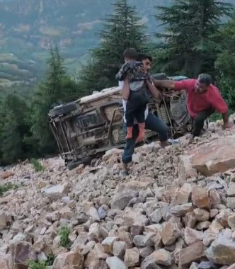 İslahiye’de uçuruma yuvarlanan otomobilde 3 kişi hayatını kaybetti!
