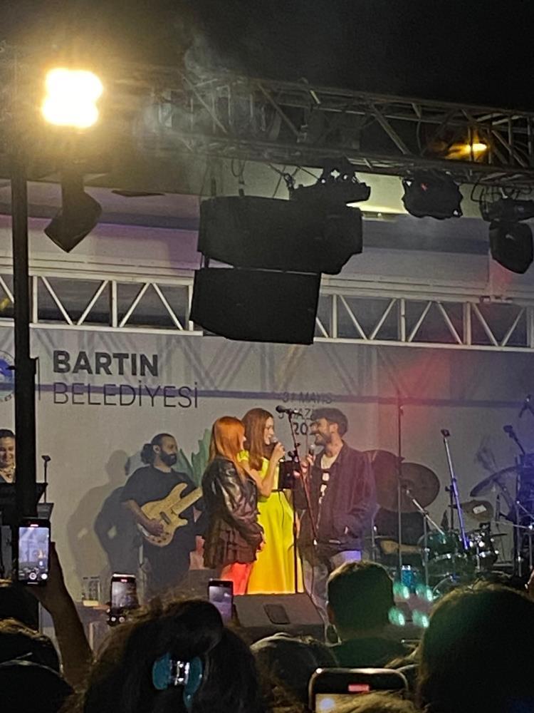 Güliz Ayla konserinde sürpriz evlilik teklifi!