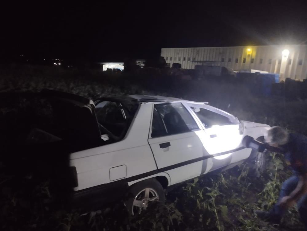 Zile’de tarlaya savrulan otomobilde 1 kişi yaralandı
