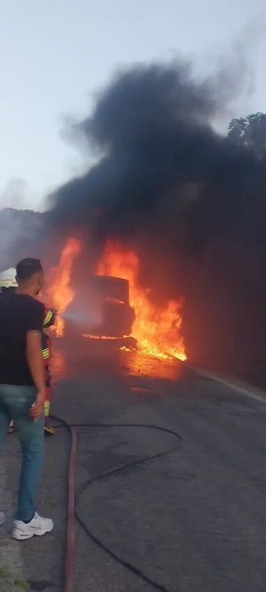 Balıkesir’de otomobil yangını ormana sıçradı 3 hektar alan kül oldu!