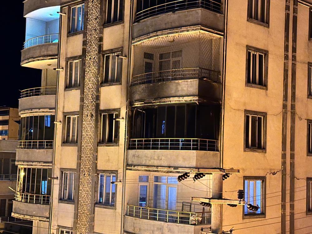 Adıyaman Besni’de bir apartmanda çıkan yangın paniğe neden oldu!