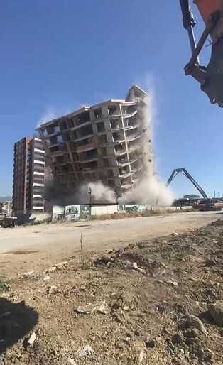 Deprem sarsıntısını aratmadı! Korku dolu anlar kamerada