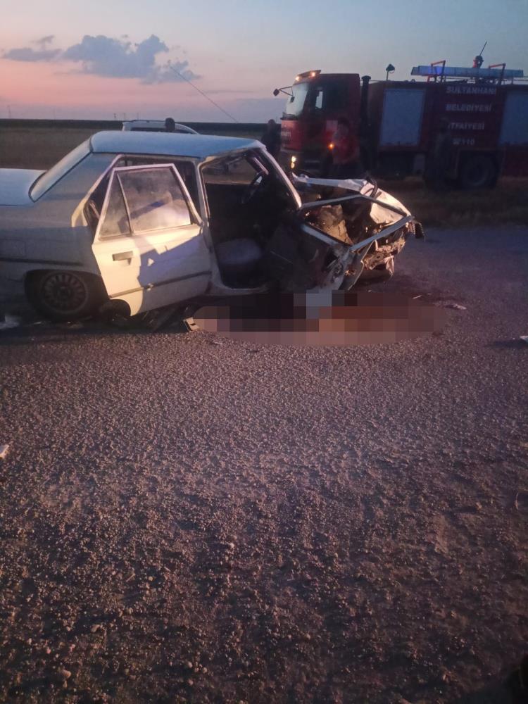 Aksaray’da düğün konvoyunda iki otomobil çarpıştı, 2 kişi ağır yaralandı