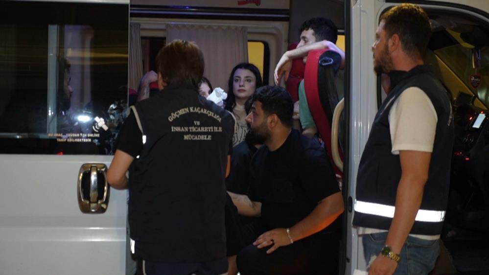 Edirne'de bir evde yapılan baskında 27 kaçak göçmen yakalandı