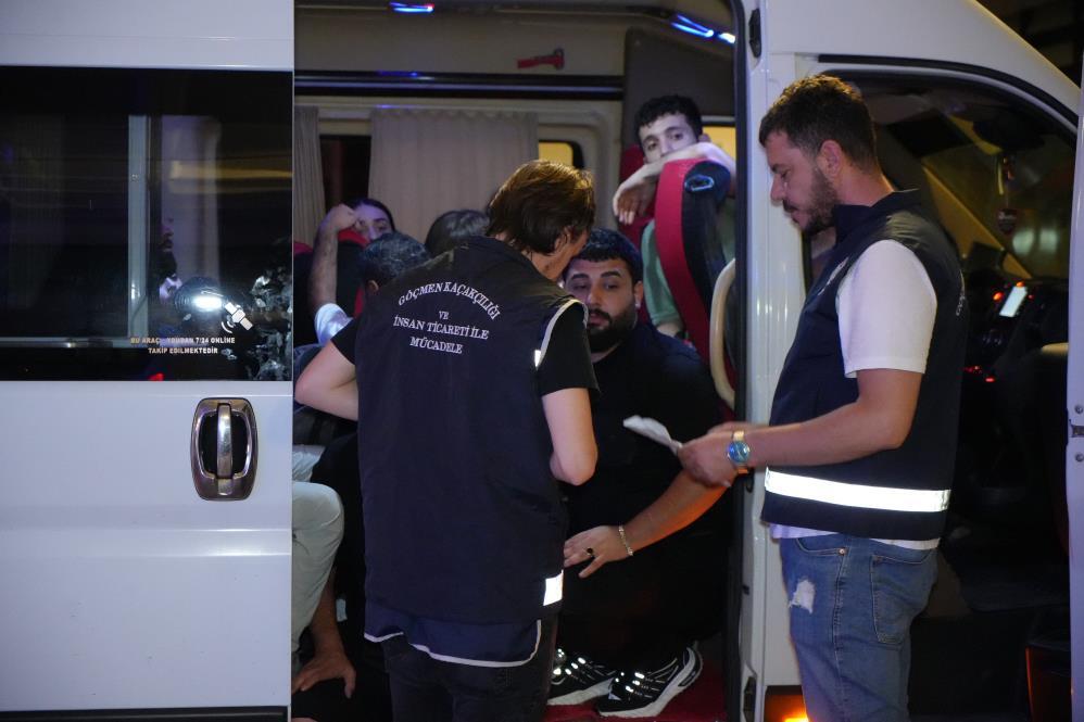 Edirne'de bir evde yapılan baskında 27 kaçak göçmen yakalandı