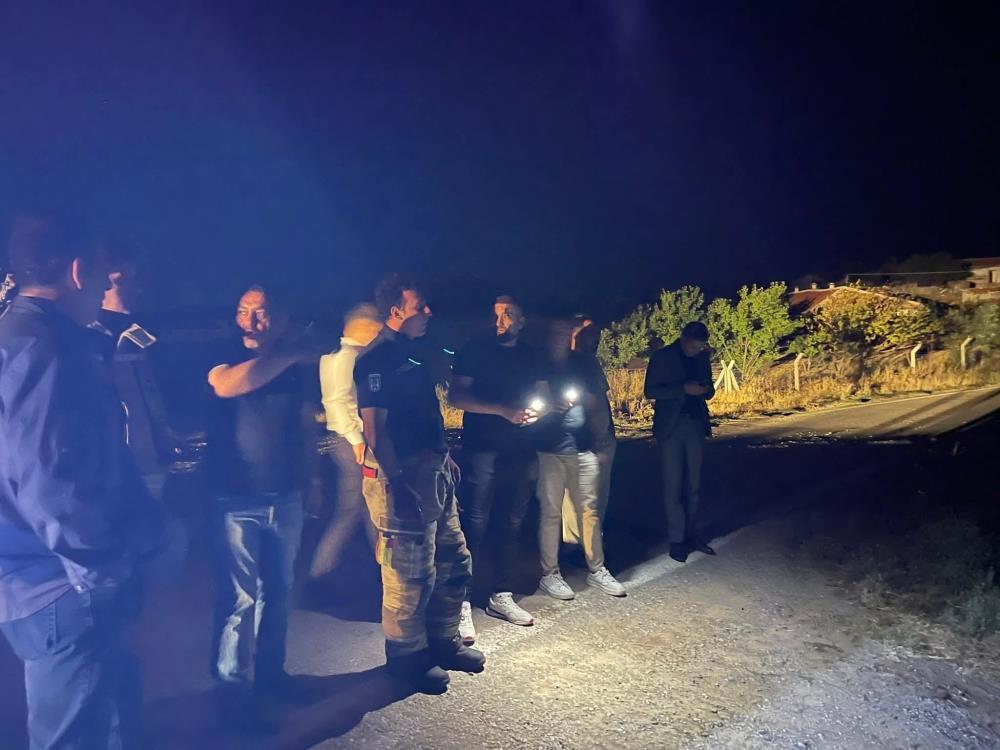 Ankara’da elektrik tellerine takılıp kaza yapan tır, yangına neden oldu!