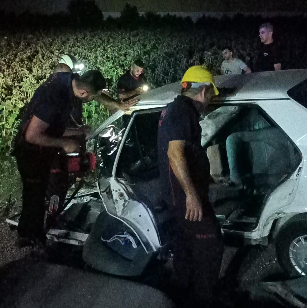 Osmaniye'de iki otomobilin kafa kafaya çarpıştığı kazada üç kişi hastanelik oldu!