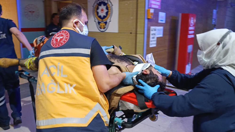 Bursa İnegöl’de geri dönüşüm tesisinde çıkan yangında itfaiye eri ağır yaralandı