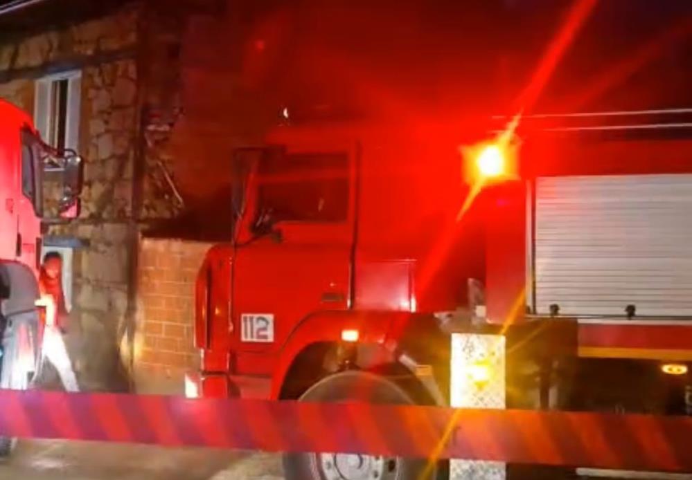 Tavşanlı'da çıkan yangında 4 ev kullanılamaz hale geldi