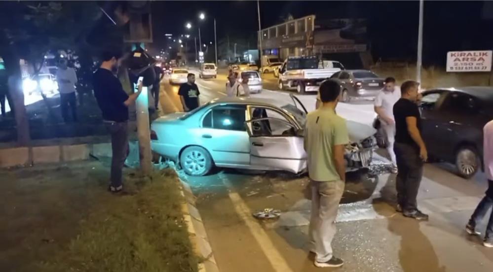 Muş’ta bir sürücü yayaya çarpmamak için kaza yaptı