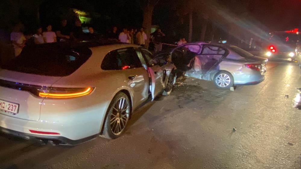 Kocaeli, Kartepe’de iki otomobilin çarpıştığı kazada 4 kişi yaralandı