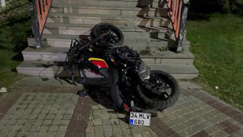 Eskişehir’de motosiklet yaya geçidindeki 4 kişiye çarparak yaraladı