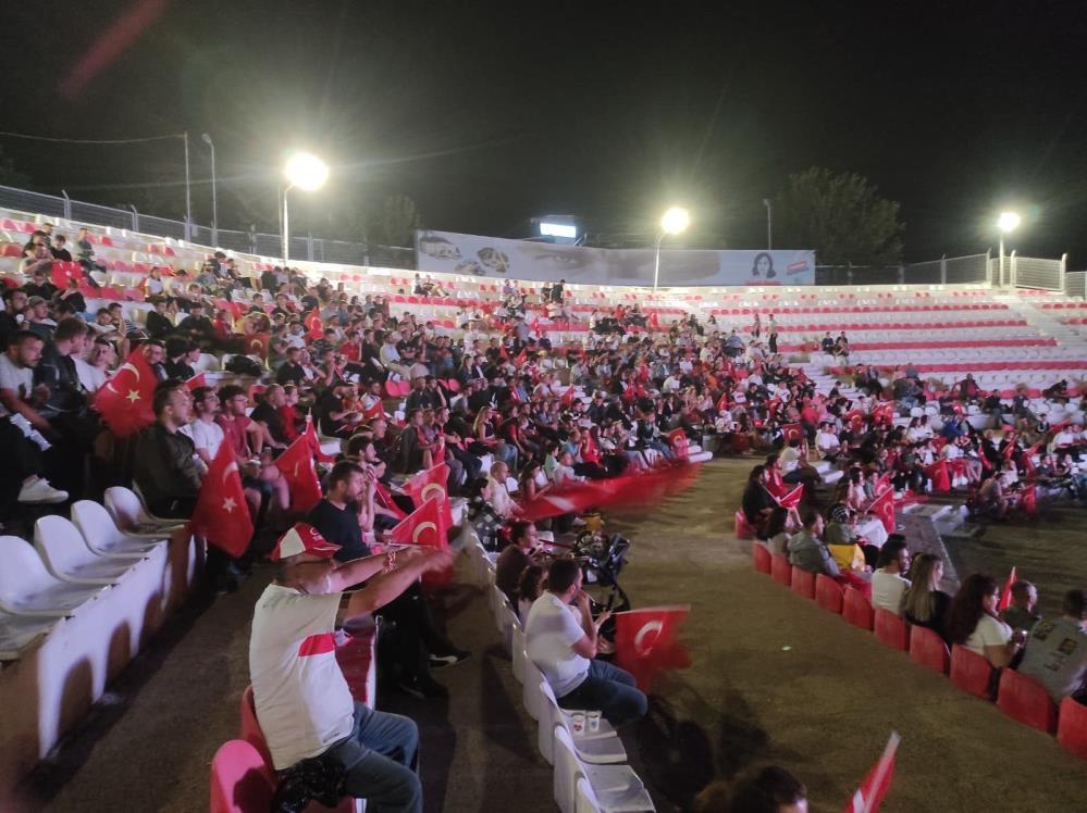 Türkiye EuroBasket'te finale yükseldi: Tekirdağ'da coşku sokağa taştı