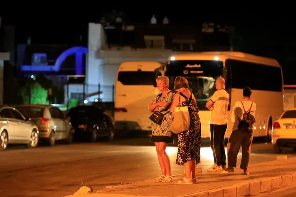 Aksu’da orman yangını kontrol altında: Otel tahliye edildi