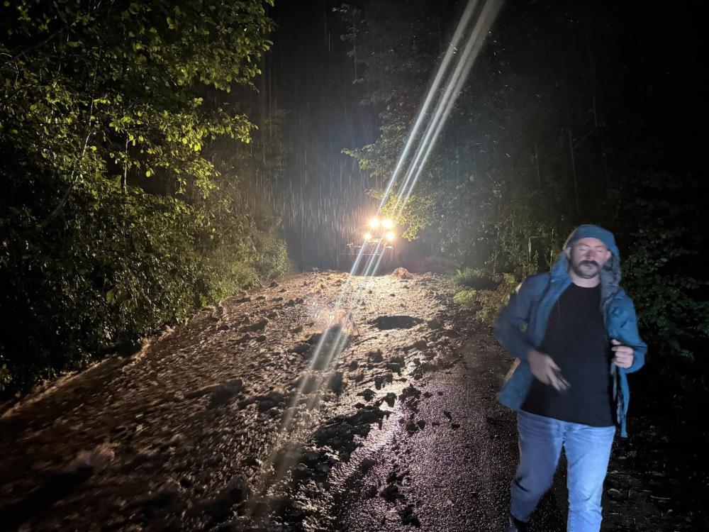 Rize’de sağanak hayatı felç etti