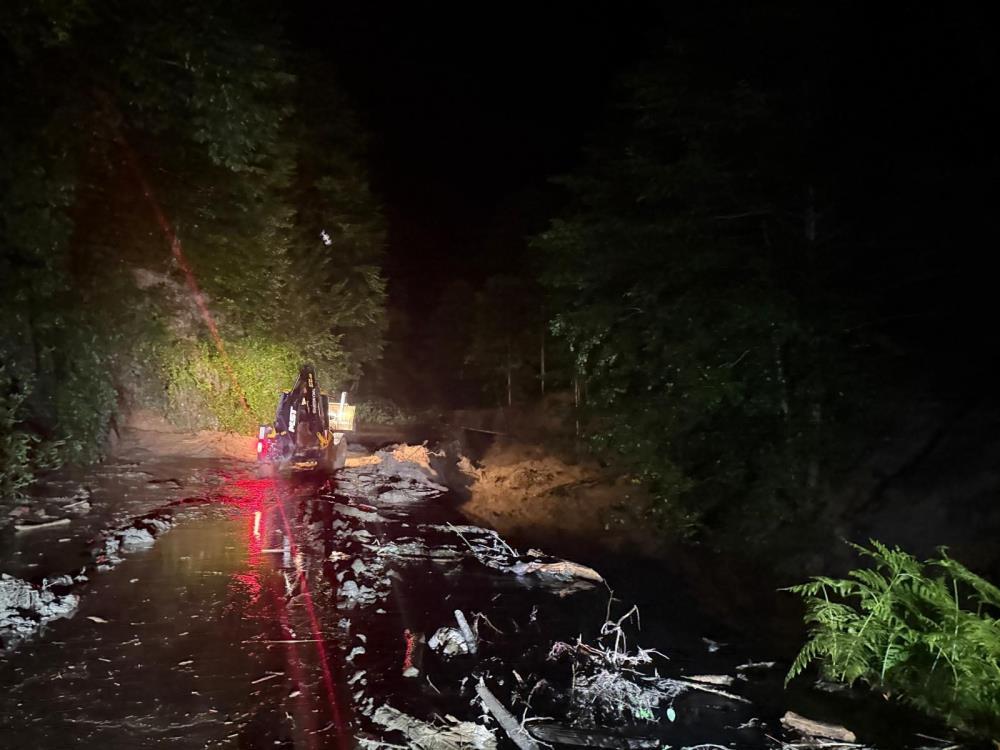Rize’de sağanak hayatı felç etti