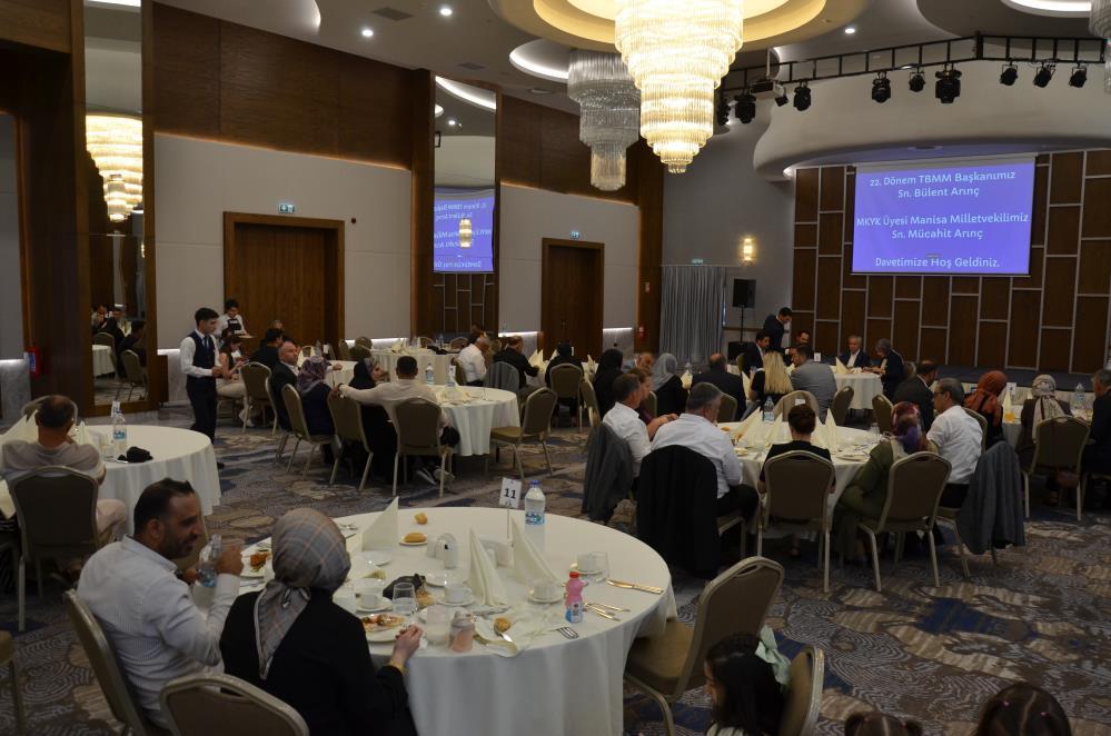 Arınç’tan Manisa’da AK Parti övgüsü: "Türkiye ne gördüyse AK Parti sayesinde gördü"