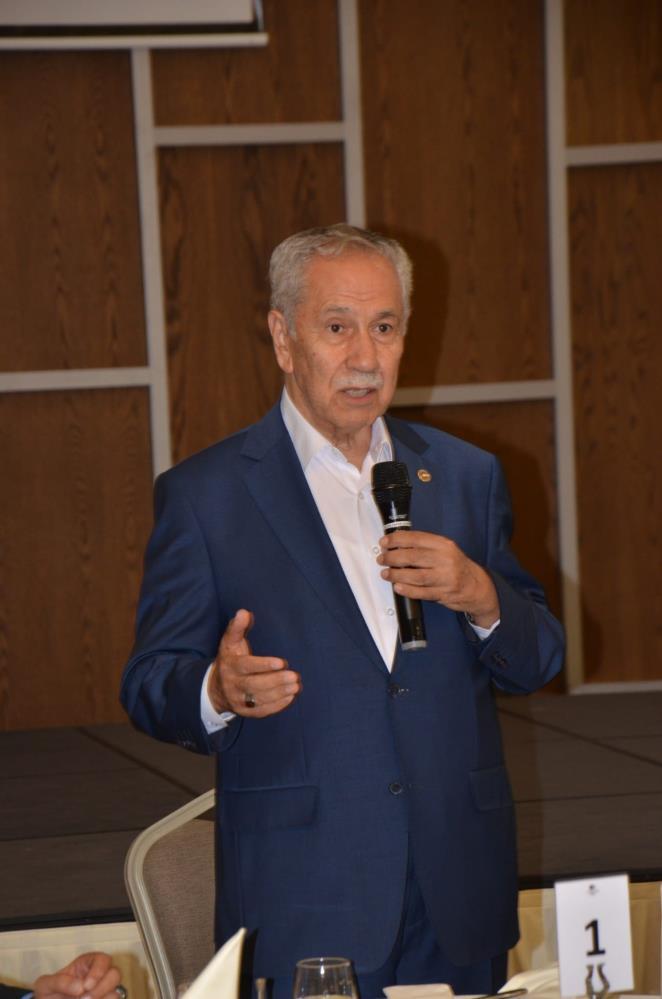 Arınç’tan Manisa’da AK Parti övgüsü: "Türkiye ne gördüyse AK Parti sayesinde gördü"