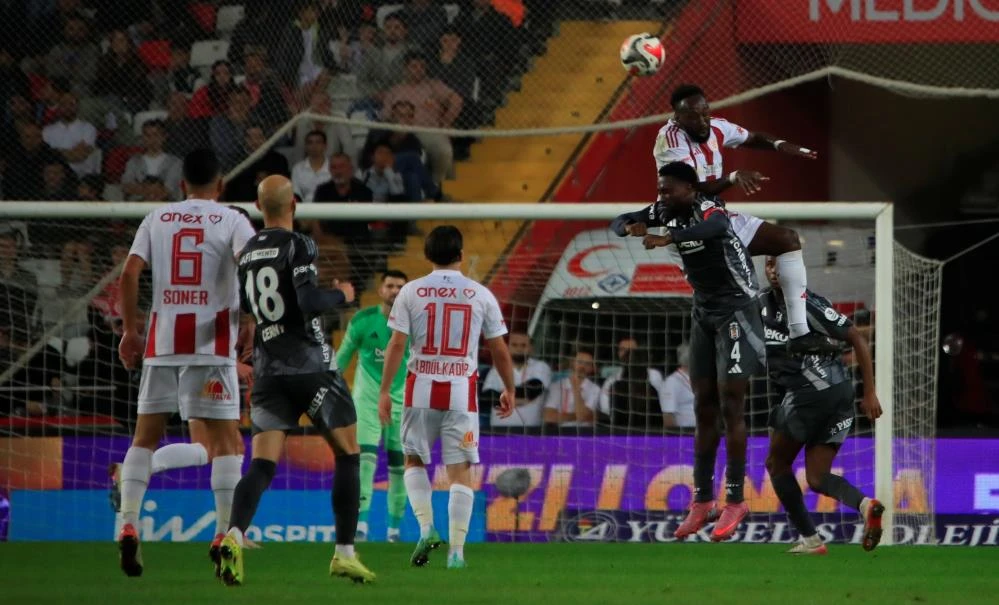 Beşiktaş Antalyaspor deplasmanından 3 puanla döndü: Süper Lig'de kritik galibiyet!