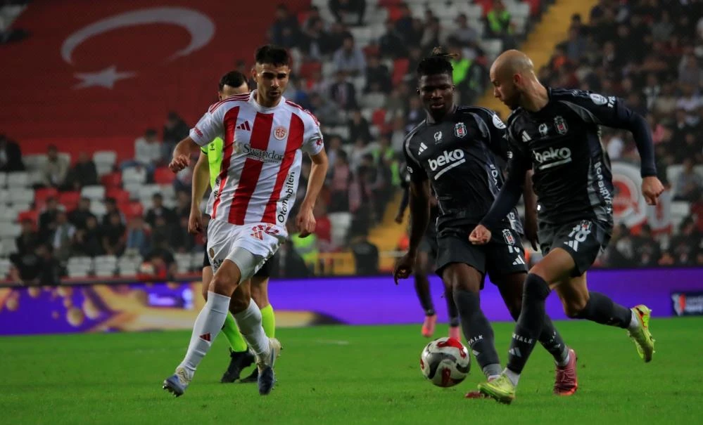 Beşiktaş Antalyaspor deplasmanından 3 puanla döndü: Süper Lig'de kritik galibiyet!