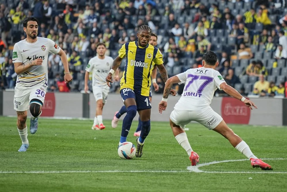 Fenerbahçe kazandı ama yetmedi: Kadıköy'de soğuk rüzgârlar!