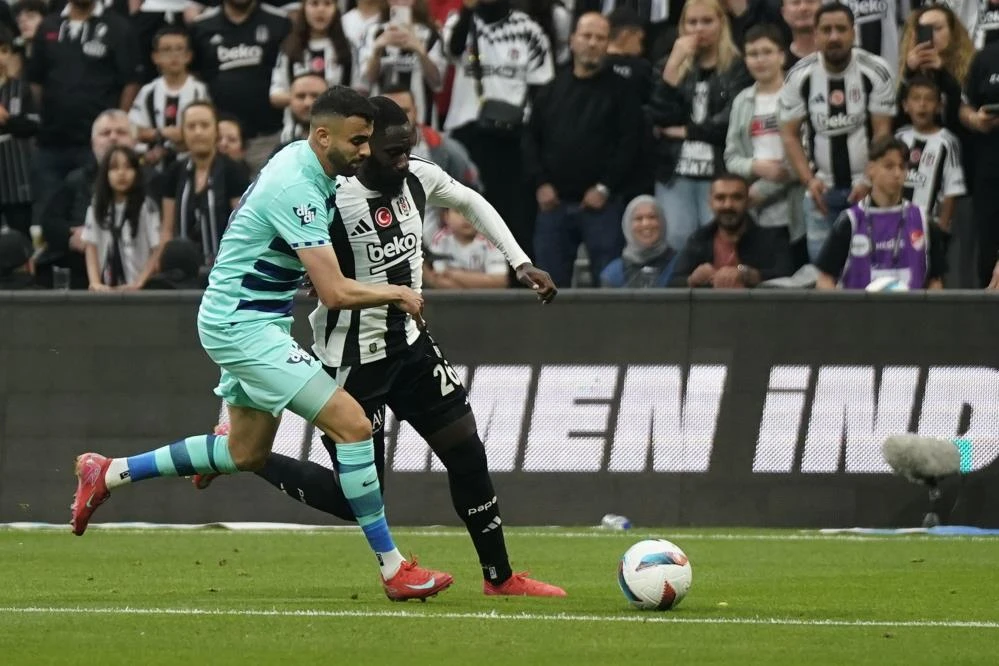 Beşiktaş son dakikalarda yıkıldı! Çaykur Rizespor İstanbul'da kazandı