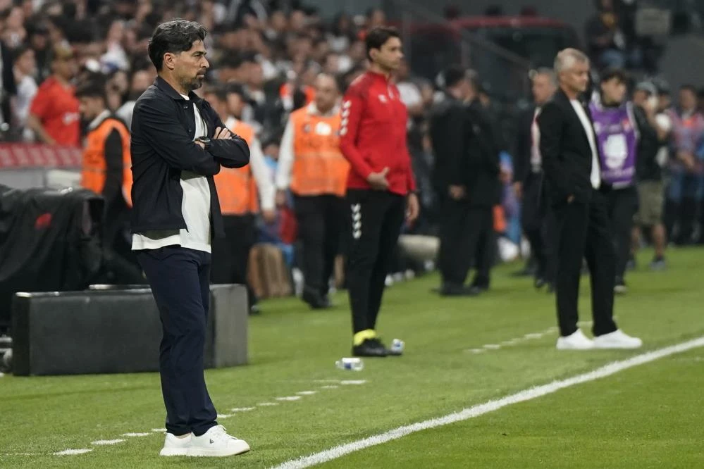 Beşiktaş son dakikalarda yıkıldı! Çaykur Rizespor İstanbul'da kazandı