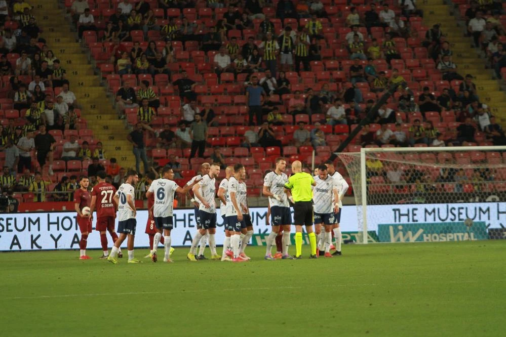 Fenerbahçe dağıldı: 6 gollü maçı Hatayspor kazandı! 